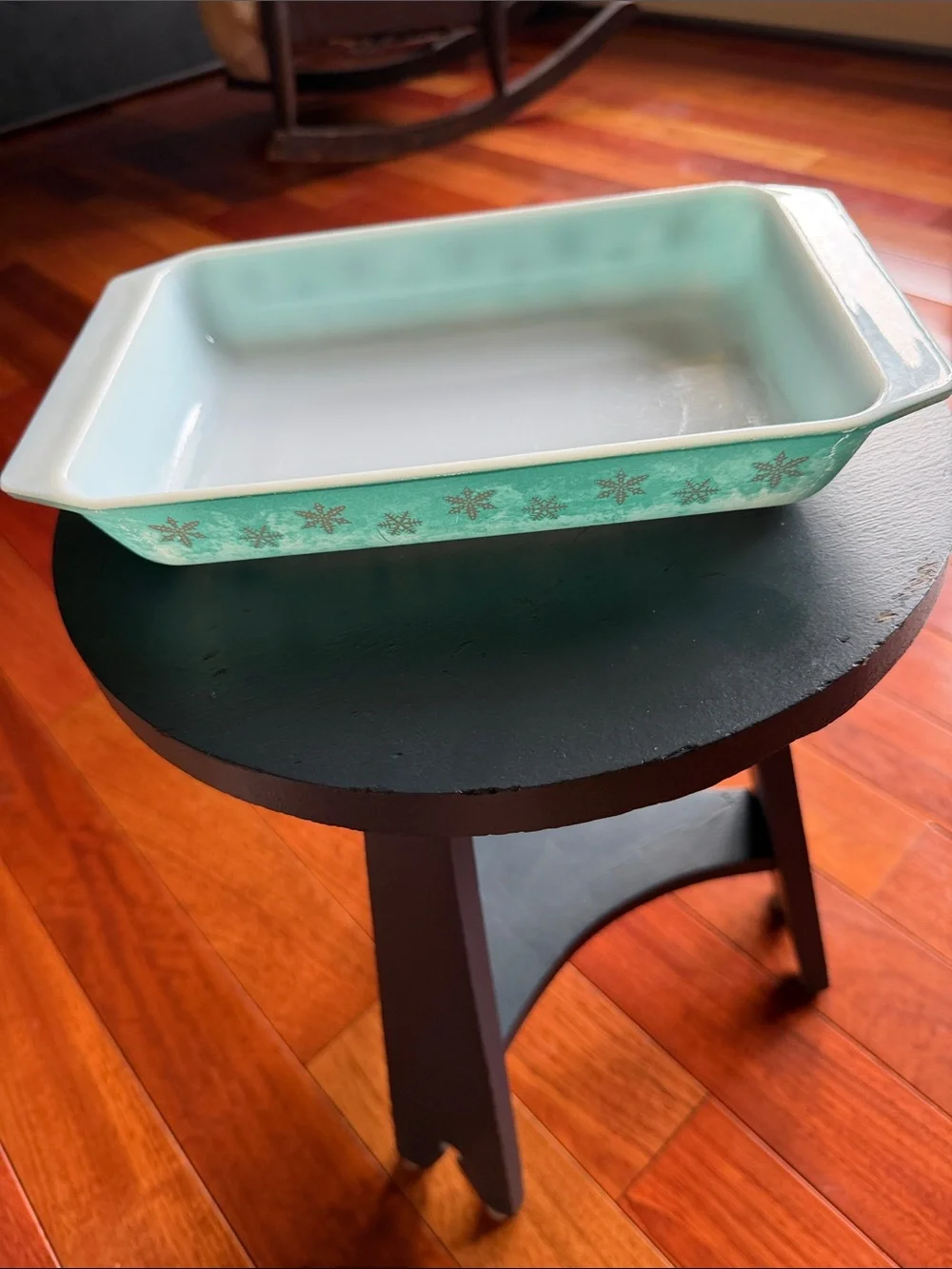 PYREX 548-B Turquoise Snowflake Space Saver Dish 1¼ Qt – Made in USA